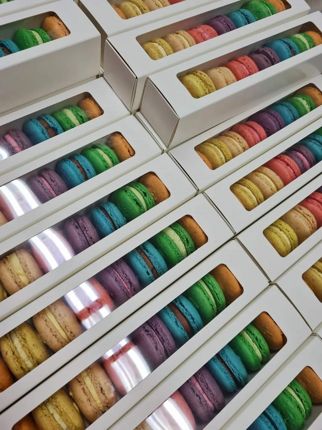 Cutie alba cu fereastra pentru macarons, 280x50x50mm - imagine 3